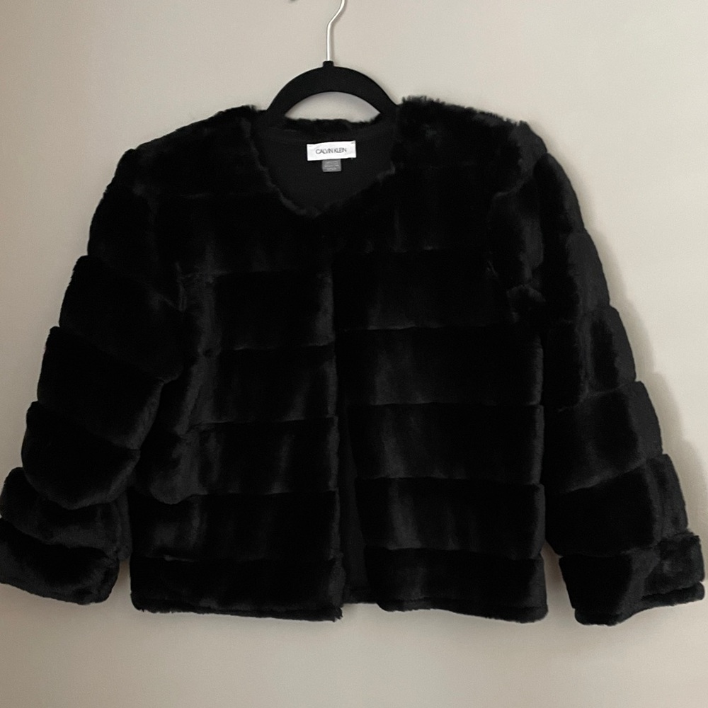 Calvin Klein 3/4 Sleeve Luxe Faux Fur Shrug - S